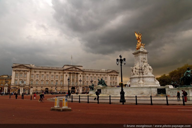 Buckingham Palace et le Victoria Memorial
Londres, Royaume-Uni
Mots-clés: londres royaume_uni buckingham_palace statue monument