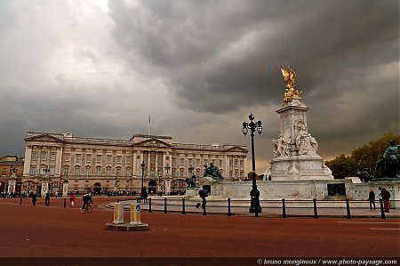 Buckingham_Palace_-04.jpg