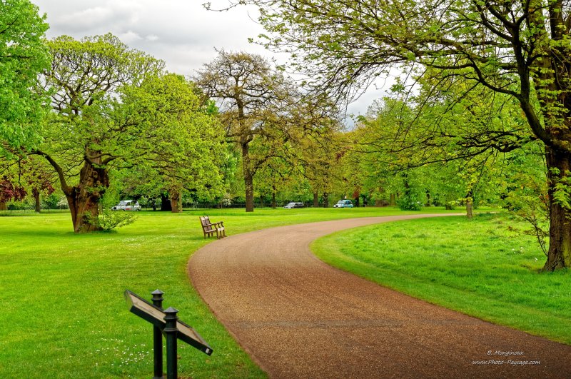 Une allée dans le jardin de Kensington
Londres, Royaume-Uni
Mots-clés: londres royaume_uni jardin chemin