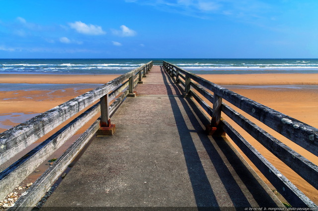 Ponton - Omaha beach
[Normandie - Les plages du débarquement]
Mots-clés: omaha_beach les_plages_du_debarquement normandie mulberry ponton sable plage mer manche littoral-normand jetee calvados