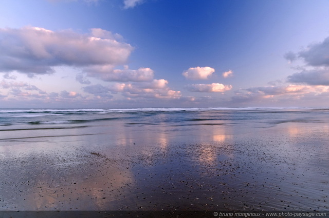 Reflets a maree basse - Biscarrosse plage -03
[Côte Aquitaine]
Mots-clés: aquitaine littoral atlantique bord_de_mer biscarrosse plage ocean landes reflets nuage sable ciel_aube