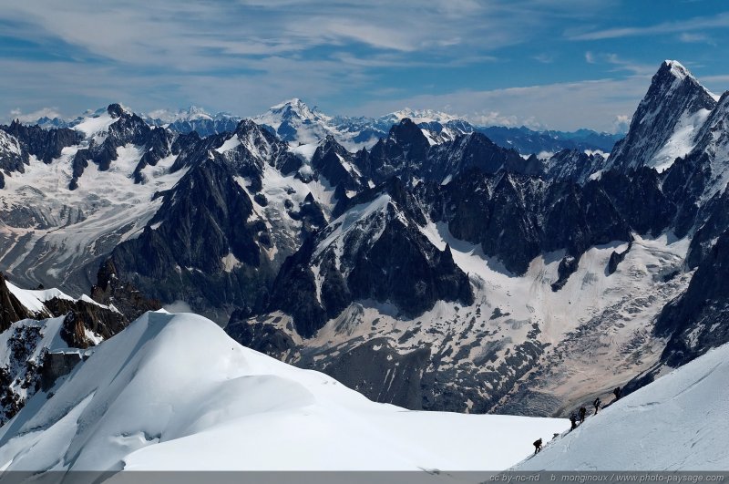 Cordée d'alpinistes
Aiguille du Midi
[Alpes, Massif du Mont Blanc]
Mots-clés: montagne chamonix neige glacier massif_montagneux