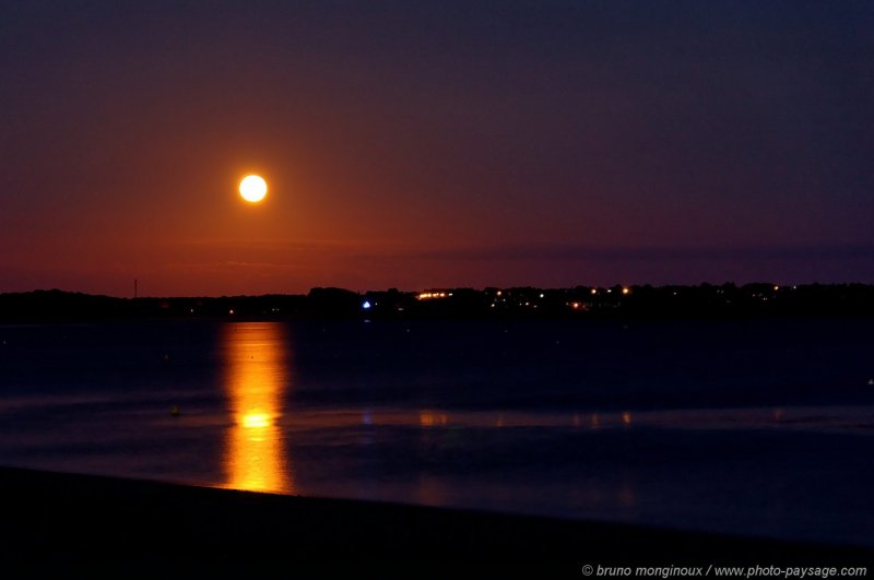 Lever de Lune au-dessus de l'Océan
Mots-clés: lune ciel nuit ciel_nocturne reflets mer categbretagne bretagne insolite contre-jour