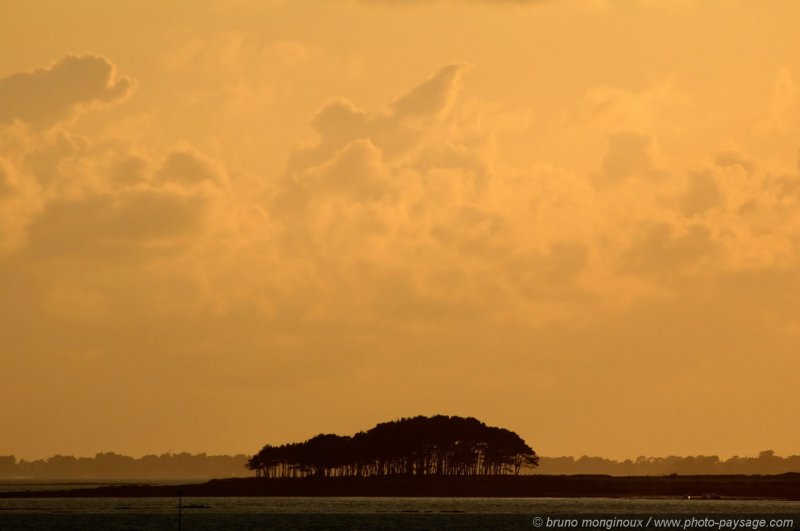 Crépuscule sur la pointe de er Hourél
Morbihan, Bretagne
Mots-clés: mer cote littoral bretagne morbihan crepuscule contre-jour presqu-ile_de_rhuys ocean atlantique