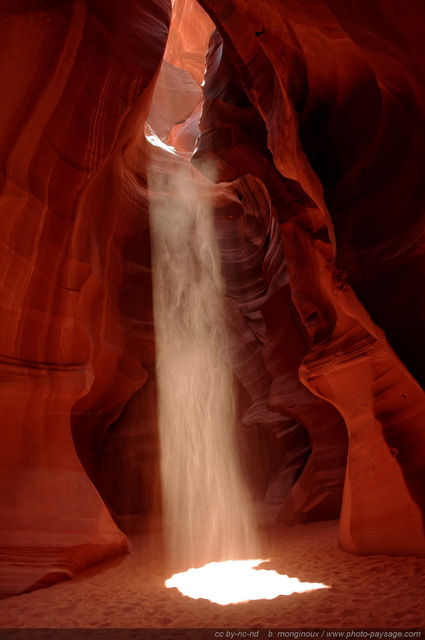 Un puits de lumière au fond d'Antelope Canyon
Upper Antelope Canyon, réserve de la Nation Navajo, Arizona, USA
Mots-clés: antelope canyon arizona navajo usa cadrage_vertical