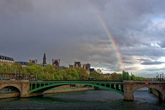 Arc en ciel sur le Pont Notre Dame
Ile de la Cité
Paris, France
Mots-clés: les_ponts_de_paris arc-en-ciel la_seine ciel_d_en_bas regle_des_tiers