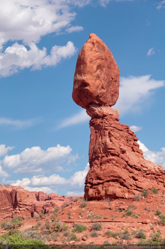 Au pied de Balanced Rock
Arches National Park, Utah, USA
Mots-clés: USA etats-unis utah balanced_rock rocher desert cadrage_vertical