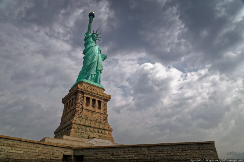 Au pied de la Statue de la Liberté -  1
Liberty Island (Baie de New York, USA)
Mots-clés: new-york usa monument regle_des_tiers