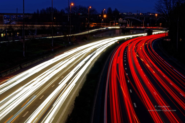 Autoroute la nuit
Mots-clés: nuit route trainees_lumineuses