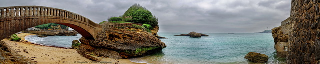 Une passerelle enjambe la plage pour rejoindre le rocher du Basta
Biarritz, côte basque
Mots-clés: biarritz plage pont photo_panoramique