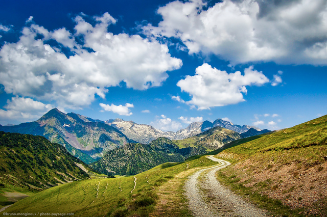 Balade en montagne
Hautes Pyrénées 
Mots-clés: montagne campagne pyrenees chemin categ_ete les_plus_belles_images_de_nature