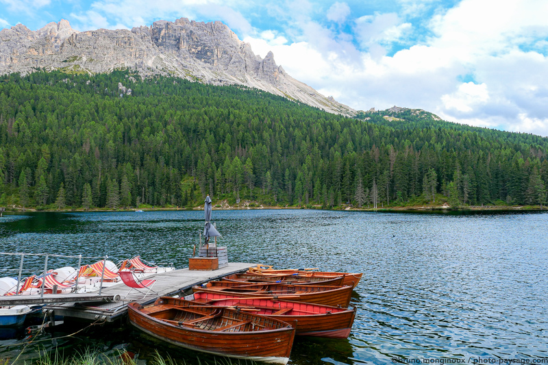 Barques au bord du lac de Misurina
Lago di Misurina, Dolomites, Italie
Mots-clés: Categorielac bateau dolomites foret_alpes categ_ete italie_autre