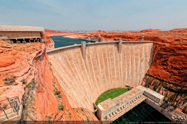 Barrage de Glen Canyon
Après la construction de ce barrage, terminée en 1964, il aura fallu 17 années pour remplir le lac Powell. 
Page, Arizona (USA)
Mots-clés: page_az categorielac usa utah arizona