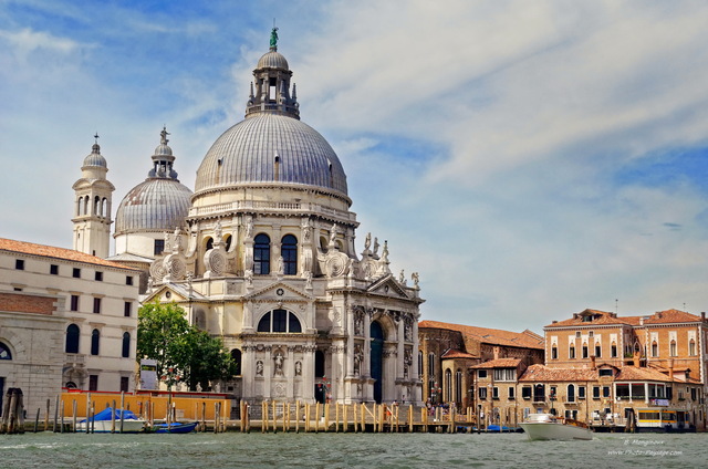 Basilique Santa Maria della Salute de Venise
[Voyage à  Venise, Italie]
Mots-clés: venise italie monument eglise cathedrale basilique unesco_patrimoine_mondial canal cite_des_doges