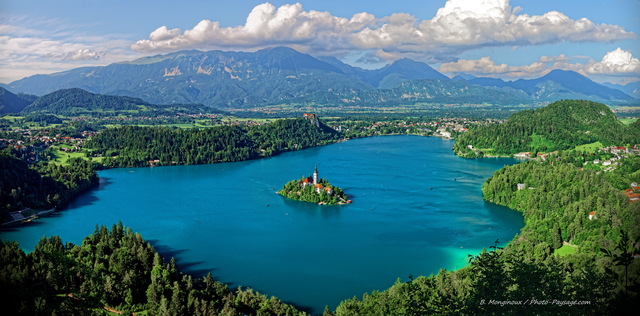 Bled - vue panoramique du lac, de son église et de son château médiéval
Bled, Slovénie
Mots-clés: bled slovenie categ_ete categorielac foret_slovenie alpes_slovenie photo_panoramique les_plus_belles_images_de_ville