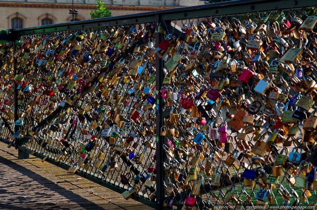 Cadenas sur le Pont des Arts
Paris, France
Mots-clés: paris les_ponts_de_paris romantique paysage_urbain cadenas insolite