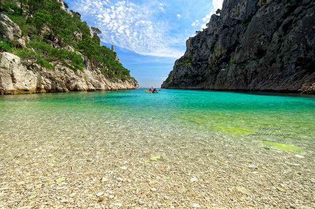 Kayaks dans la calanque d'En Vau
[Littoral de Provence, entre Cassis et Marseille :
Le Parc National des Calanques]
Mots-clés: cassis calanques littoral provence mer mediterranee bateau plage canoe les_plus_belles_images_de_nature