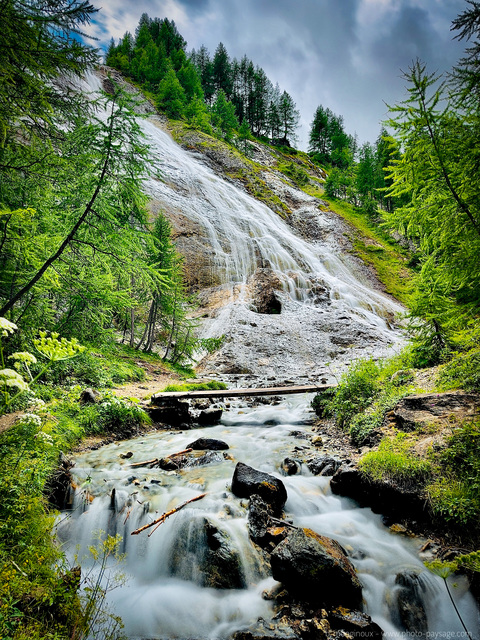 Cascade de la Gouille de Salin
Tignes
Mots-clés: Cascade categ_ete cadrage_vertical savoie riviere foret_alpes