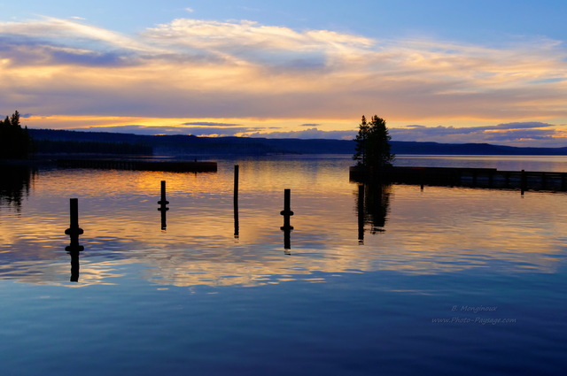 Ciel crépusculaire se reflétant sur le lac de Yellowstone à  Grant Village
Parc national de Yellowstone, Wyoming, USA
Mots-clés: yellowstone wyoming usa categorielac categ_ete reflets crepuscule