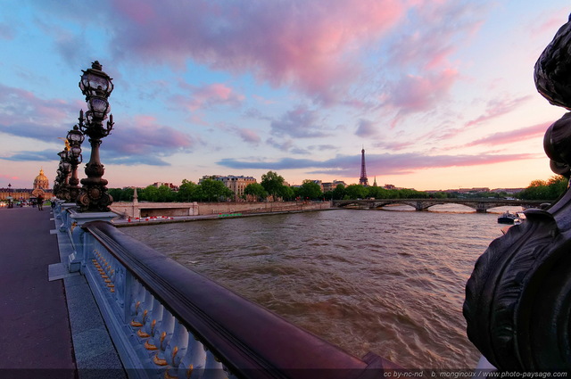 Ciel de teinté de mauve et de rose au dessus de Paris
[Un beau ciel de crépuscule au-dessus du pont Alexandre III]

Paris, France
Mots-clés: invalides les_ponts_de_paris crepuscule paris la_seine tour_eiffel lampadaires