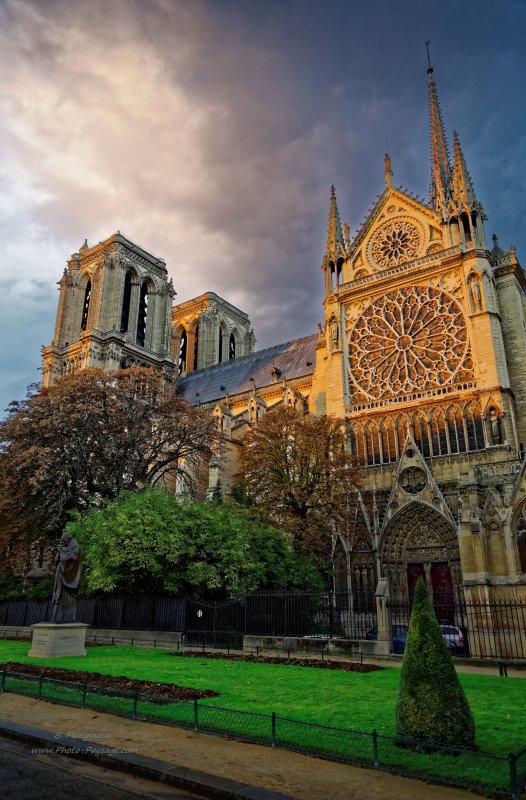 Ciel pluvieux en fin de journée sur Notre Dame
Ile de la Cité
Paris, France
Mots-clés: monument jardin_public_paris ciel_d_en_bas regle_des_tiers