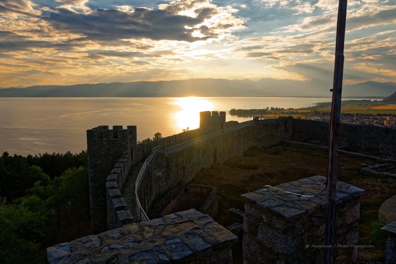 Coucher de soleil au-dessus des remparts de la forteresse de Samuel
Ohrid, Macédoine
Mots-clés: coucher_de_soleil rempart categorielac monument categ_ete contre_jour