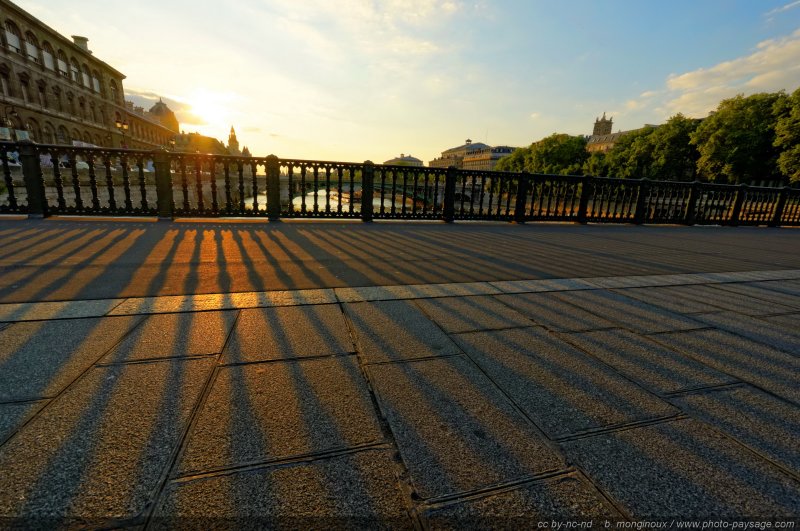 Coucher de soleil sur le Pont de l'Arcole
Paris, France
Mots-clés: paris coucher_de_soleil les_ponts_de_paris contre-jour