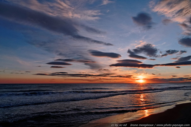 Coucher de soleil sur la plage de l'Espiguette
Massif dunaire de l'Espiguette
Le Grau du Roi / Port Camargue (Gard). 
Mots-clés: coucher_de_soleil nature reflets sable plage mer mediterranee espiguette gard languedoc_roussillon languedoc-roussillon littoral nature les_plus_belles_images_de_nature