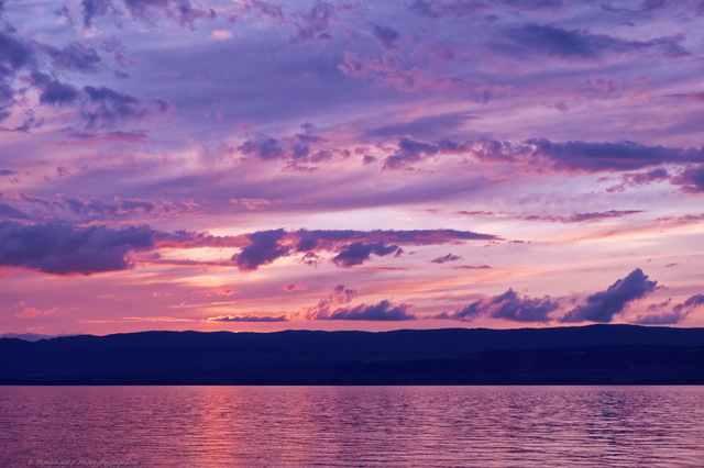 Crépuscule sur le lac Léman
Thonon-les-Bains, Haute-Savoie
Mots-clés: crepuscule categ_ete categ_lac lac_leman les_plus_belles_images_de_nature