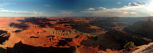 Dead Horse Point : le fleuve Colorado à  perte de vue
Une vue panoramique HD du fleuve Colorado, réalisée par assemblage de plusieurs photographies grand angle prises depuis le promontoire de Dead Horse Point. 

Dead Horse Point state park (Canyonlands), Utah, USA
Mots-clés: photo_panoramique usa utah canyon categ_ete desert canyon fleuve_colorado