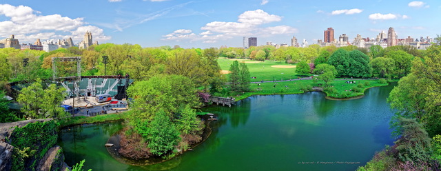 Vue panoramique sur Central Park depuis Belvedere Castle
De gauche à  droite : Delacorte Theater, Turtle Pond et la grande pelouse
New-York, USA
Mots-clés: new-york usa printemps photo_panoramique categorielac pelouse les_plus_belles_images_de_ville