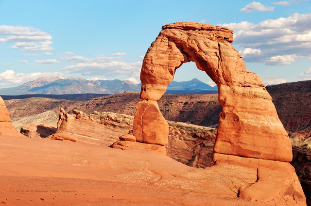 Delicate Arch
En arrière plan : les montagnes de La Sal.

Arches National Park, Utah, USA
Mots-clés: USA etats-unis utah les_plus_belles_images_de_nature arche_naturelle categ_ete desert regle_des_tiers