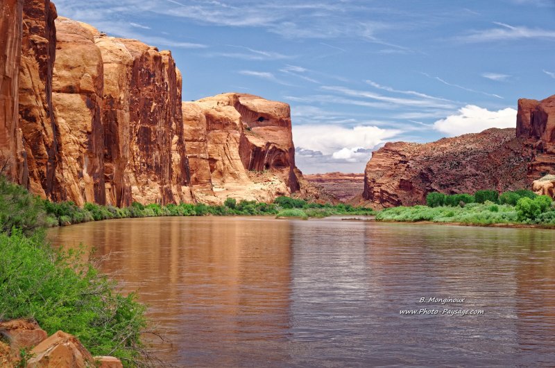 Des falaises abruptes au dessus du fleuve Colorado
Moab, Utah, USA
Mots-clés: moab utah usa fleuve fleuve_colorado falaise categ_ete
