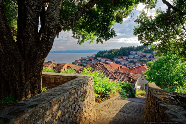 Descente vers le vieux Ohrid
En arrière plan, le lac d'Ohrid.
Ohrid, Macédoine
Mots-clés: ohrid macedoine rue