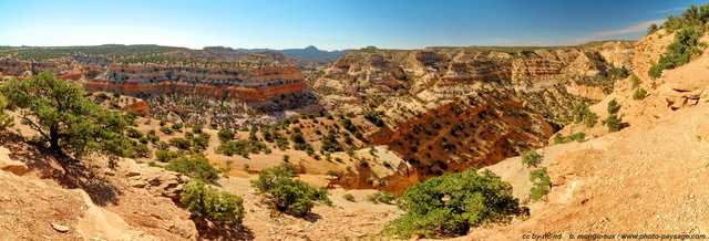 Devil's Canyon
(assemblage panoramique HD)
Devil's Canyon est un paysage désertique intéressant à  voir, accessible depuis une petite aire de repos sur le bord de l'Interstate 70, dans l'Utah (USA).
Mots-clés: photo_panoramique usa utah canyon categ_ete desert