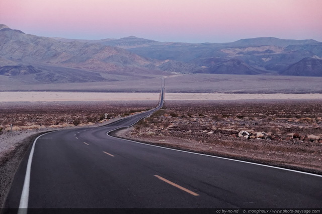 Douces lueurs de l'aube sur la Vallée de la Mort
Route 190, Death Valley National Park, Californie, USA
Mots-clés: californie usa etats-unis desert vallee_de_la_mort routes_ouest_amerique aube montagne_usa