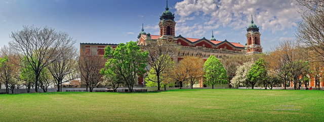 Ellis Island : vue sur le parc et le musée de l'immigration
Baie de New York, USA
Mots-clés: usa new-york pelouse photo_panoramique