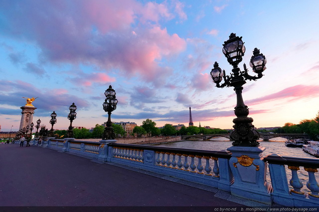 Fin de journée sur le pont Alexandre III
[Un beau ciel de crépuscule au-dessus du pont Alexandre III]

Paris, France
Mots-clés: invalides les_ponts_de_paris crepuscule paris la_seine tour_eiffel lampadaires les_plus_belles_images_de_ville