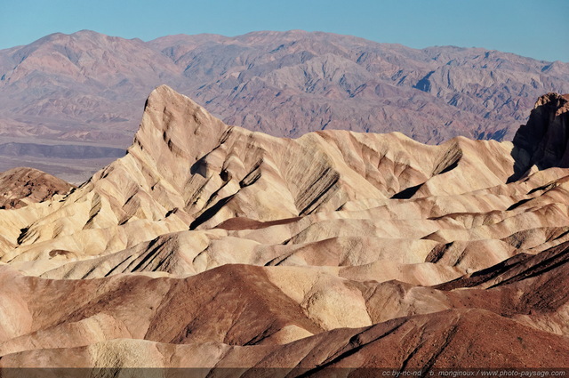 Formations géologiques multicolores à  Zabriskie Point
Death Valley National Park,  Californie, USA
Mots-clés: californie usa etats-unis desert vallee_de_la_mort Zabriskie_Point montagne_usa