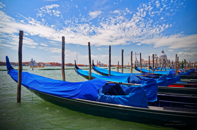 Gondoles alignées sur le grand canal de Venise
Venise, Italie
Mots-clés: italie venise gondole canal cite_des_doges unesco_patrimoine_mondial bateau