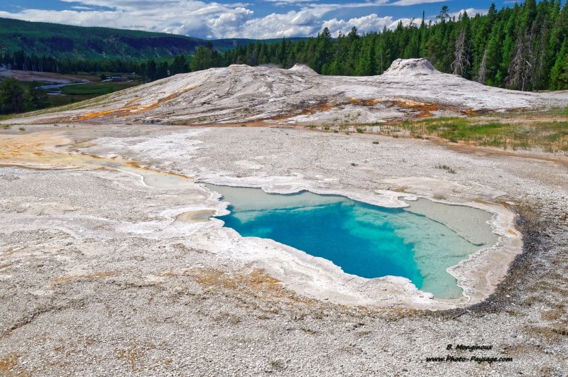 Heart Spring   (Upper Geyser Basin)
Parc national de Yellowstone, Wyoming, USA
Mots-clés: usa wyoming source_thermale foret_usa