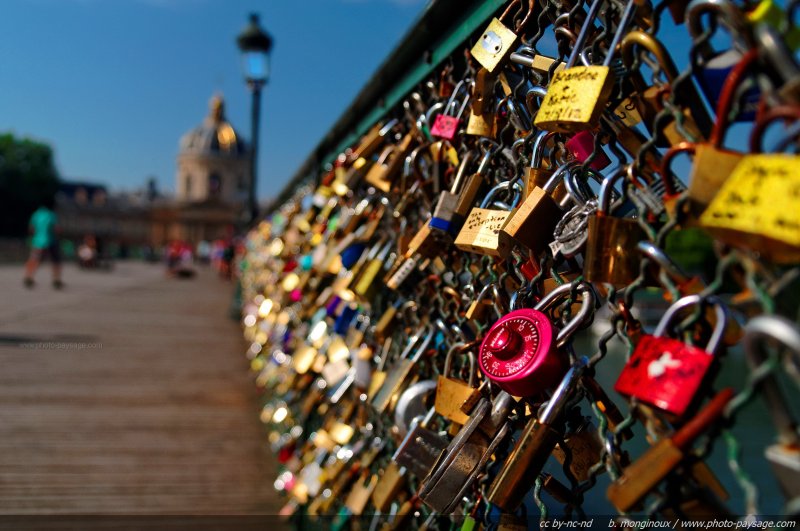 Image romantique - des milliers de cadenas sur le pont des Arts
Paris, France
Mots-clés: paris les_ponts_de_paris romantique paysage_urbain cadenas insolite