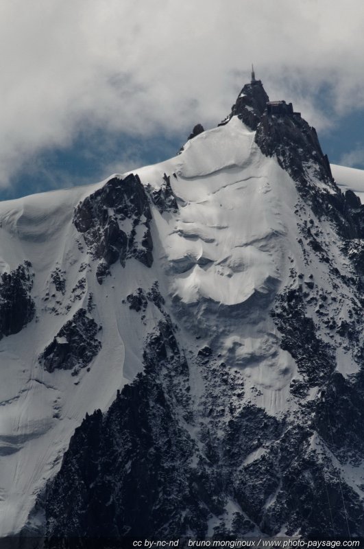 L\'Aiguille du Midi
Massif du Mont-Blanc, Haute-Savoie (France)
Mots-clés: montagne alpes nature haute_savoie chamonix neige glacier categ_ete cadrage_vertical