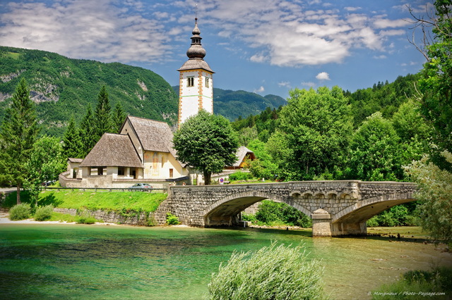 L'église de RibÄev Laz
Lac de Bohinj, Parc national du Triglav, Slovénie
Mots-clés: slovenie categorielac categ_ete foret_slovenie alpes_slovenie pont regle_des_tiers