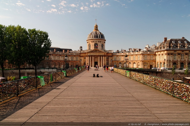 L'institut de France vu depuis le Pont des Arts qui lui fait face
Paris, France
Mots-clés: paris les_ponts_de_paris romantique paysage_urbain cadenas