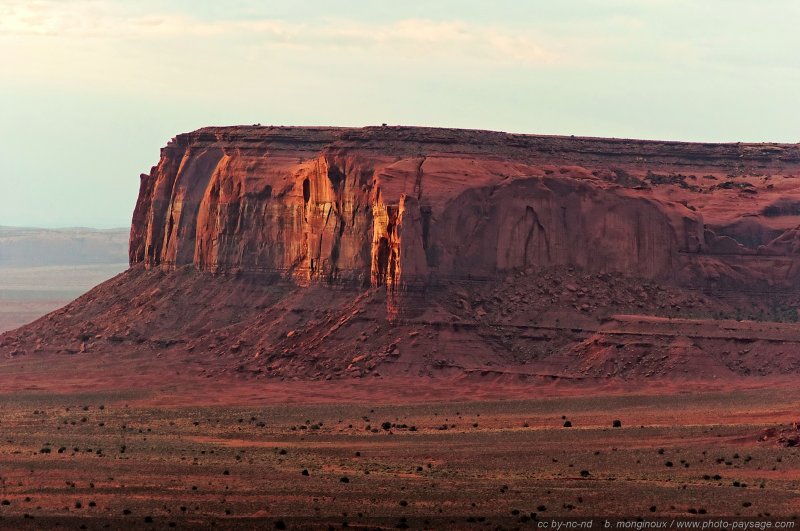 La Spearhead Mesa au lever du soleil
Monument Valley (Navajo Tribal Park, Utah & Arizona), USA
Mots-clés: usa nature monument-valley arizona navajo desert montagne_usa