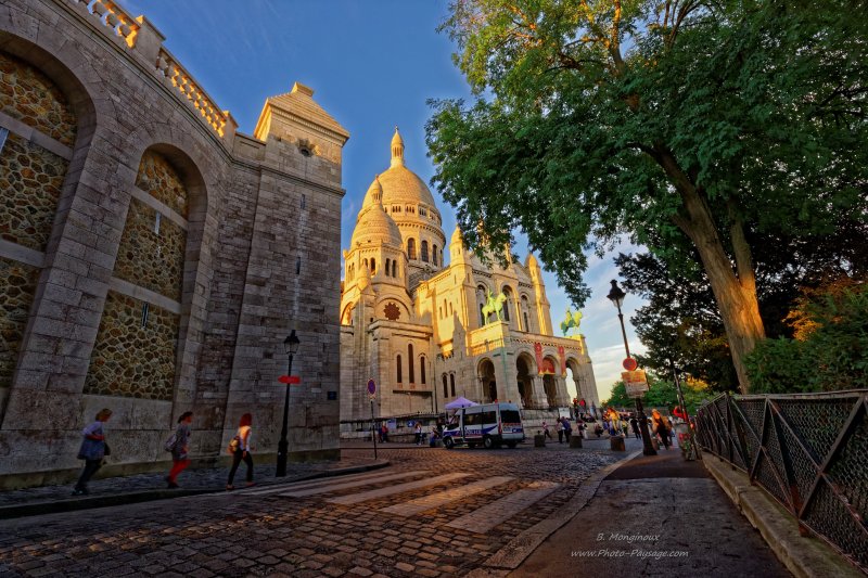 La basilique du Sacré Coeur vue depuis la rue Azais
Montmartre, Paris, France
Mots-clés: eglise monument