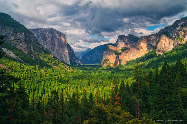 La vallée de Yosemite et la cascade de Bridalveil Fall, vus depuis Tunnel view
Yosemite National Park, Californie, USA
Mots-clés: californie usa nature categ_ete montagne_usa yosemite vallee cascade grand-angle foret_usa les_plus_belles_images_de_nature