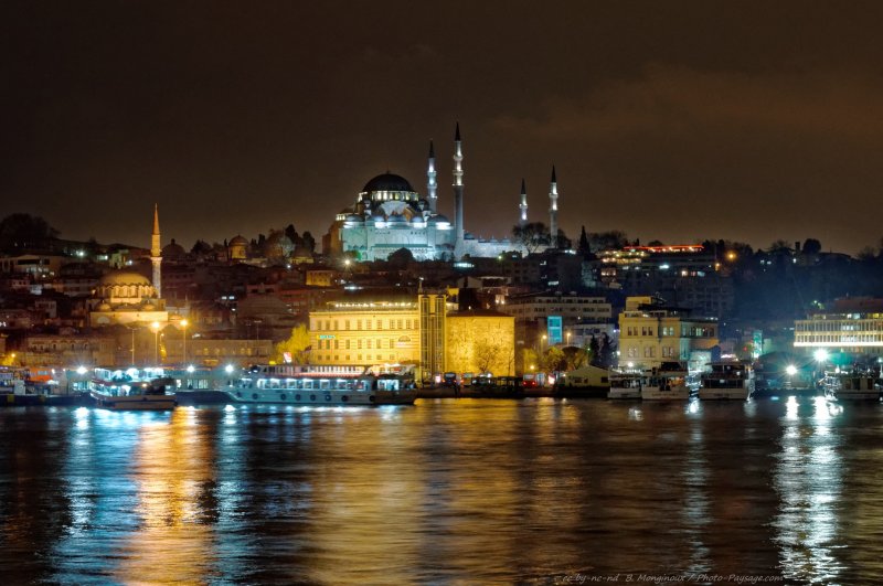 La Mosquee de Soliman - Istanbul by night
Istanbul, Turquie
Mots-clés: istanbul_by_night turquie mer mosquee reflets nuit nocturne