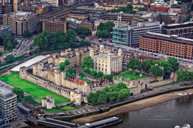 Vue d'ensemble de la Tour de Londres et de ses fortifications
Londres, Royaume-Uni
Mots-clés: londres fleuve tamise rempart chateau